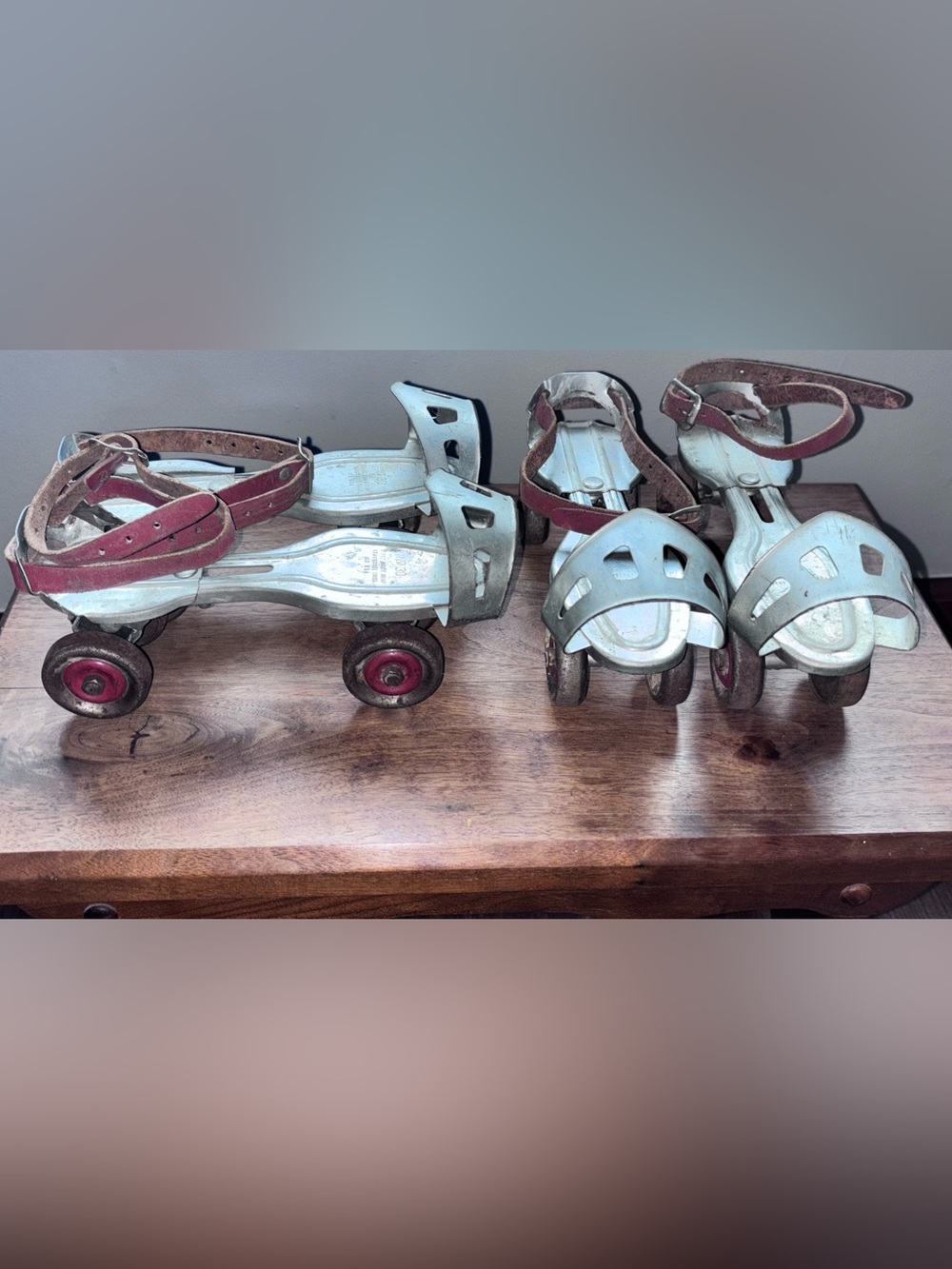 2 Pair VTG No. 30 Globe Skate Corp Metal Adjustable Roller Skates Leather Straps